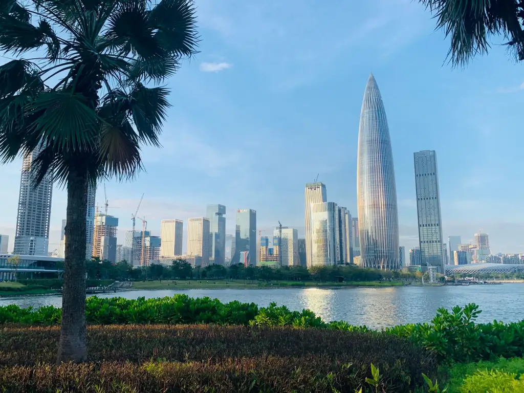 根雕艺术与木雕工艺的当代融合：福鼎胜铭根艺厂谈创作趋势