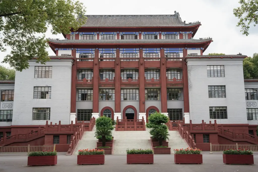 木雕工艺在根艺作品中的质量管控要点与实操规范