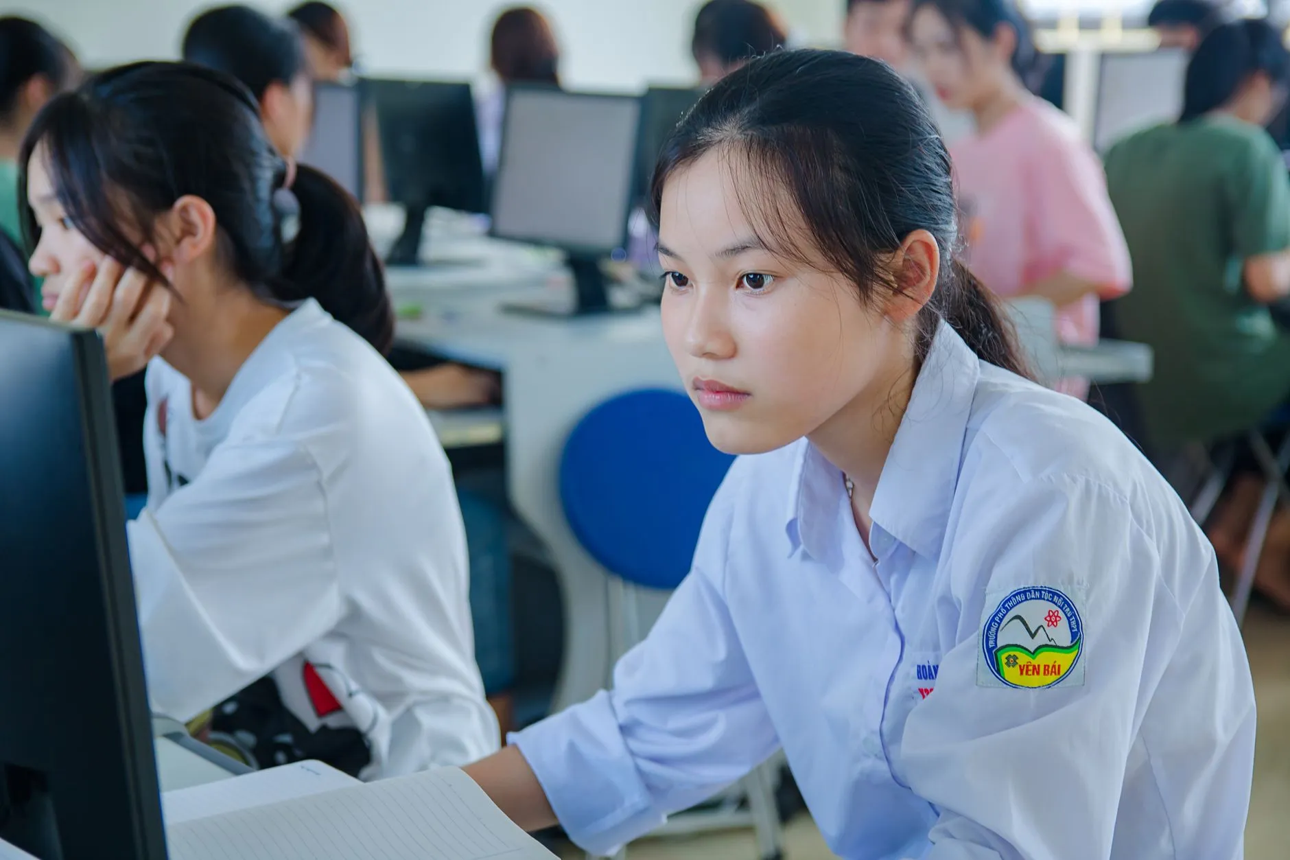 胜铭根艺木雕摆件定制流程与设计方案详解