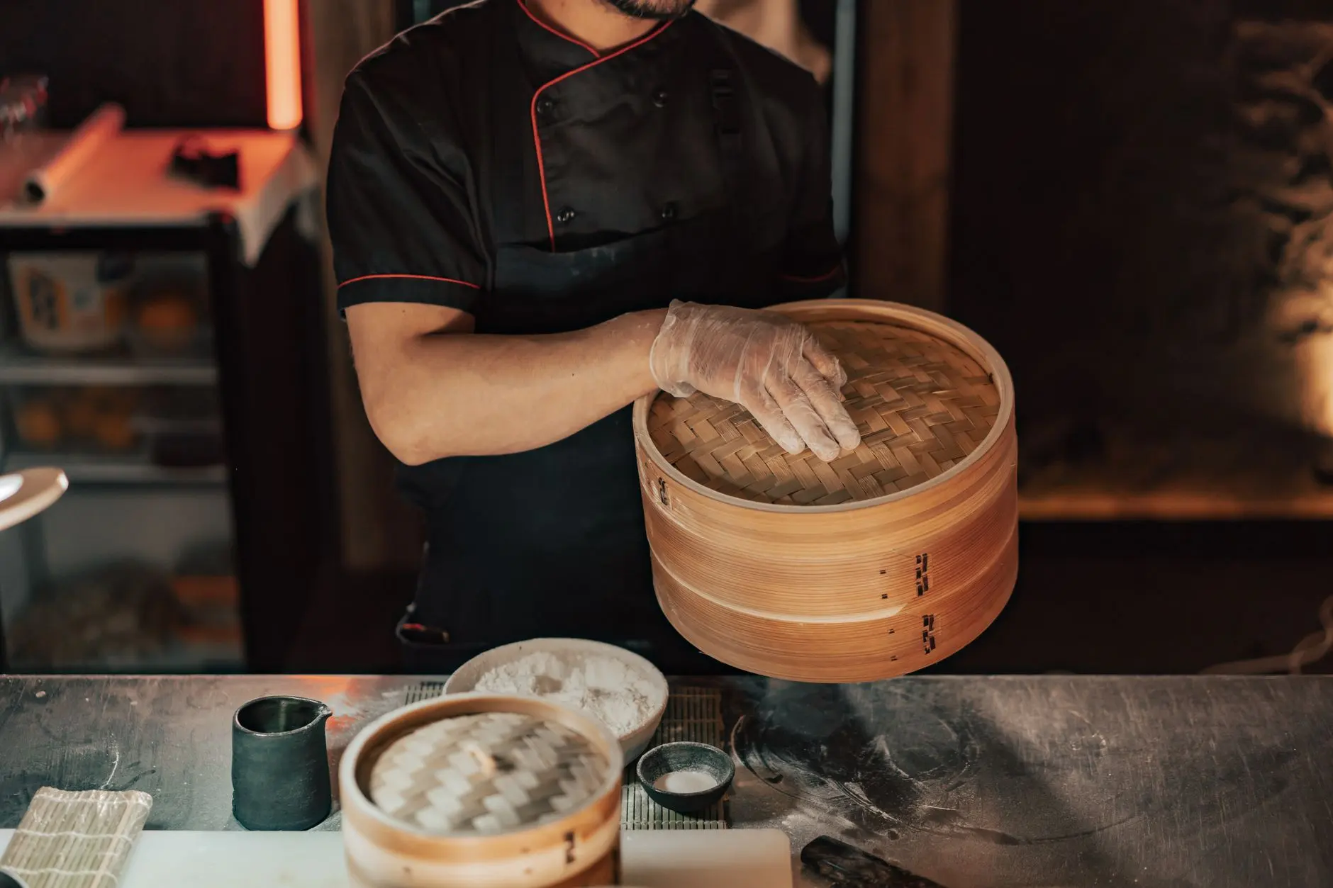 福鼎根雕艺术品选购指南：胜铭根艺木雕摆件的材质与工艺对比