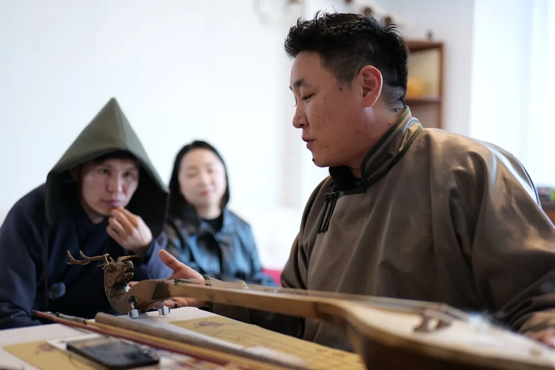 福鼎根雕艺术材质选择与纹理利用对作品价值的影响分析
