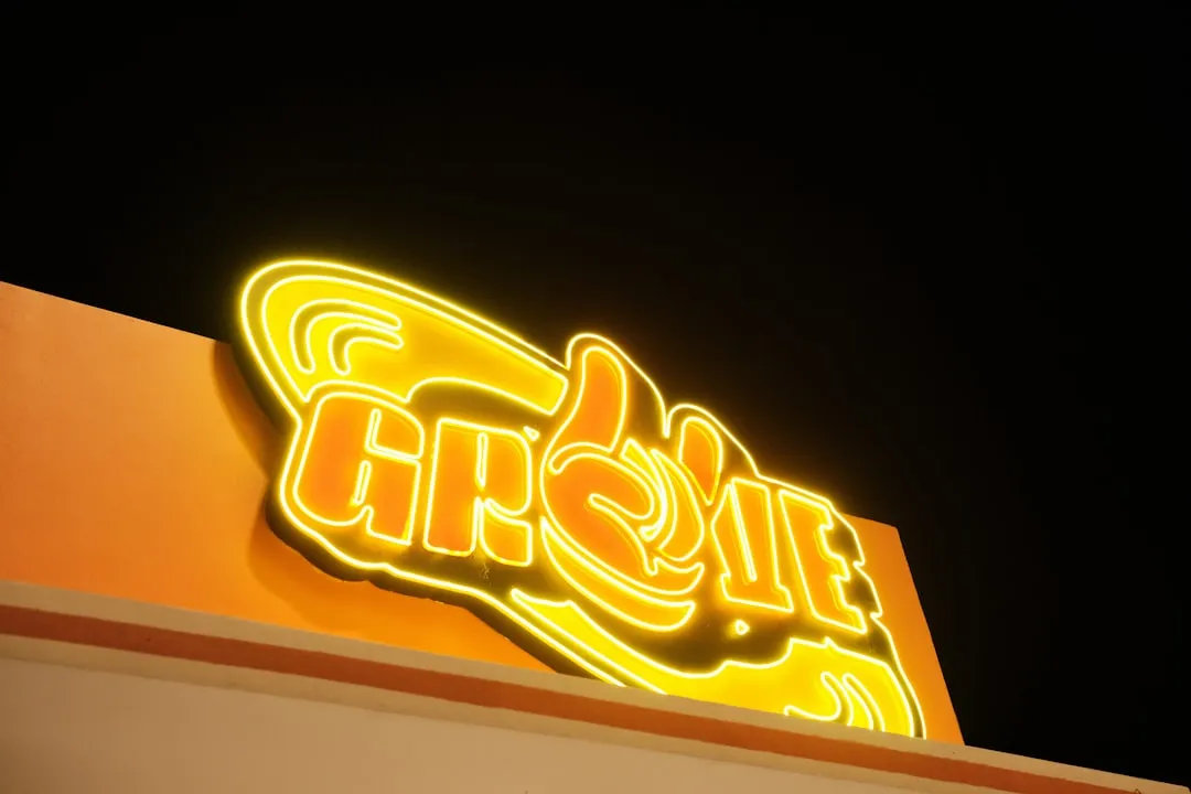 根雕艺术创作中木质材料选择与处理技术要点解析