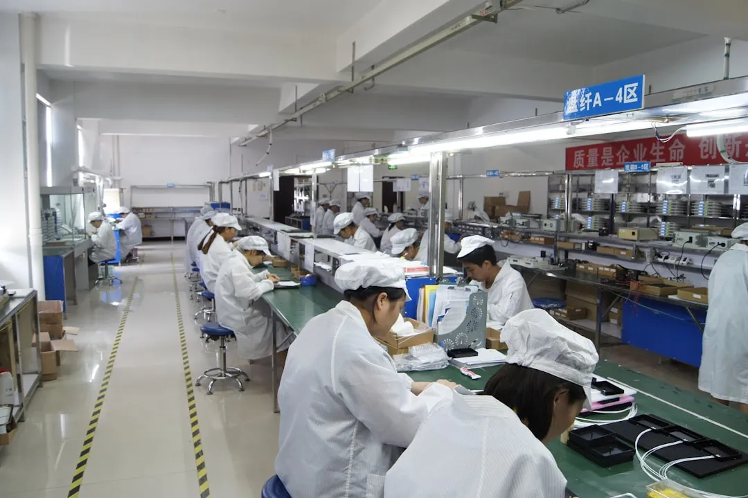 胜铭根艺厂根雕艺术品定制流程详解:从选材到精雕的完整方案