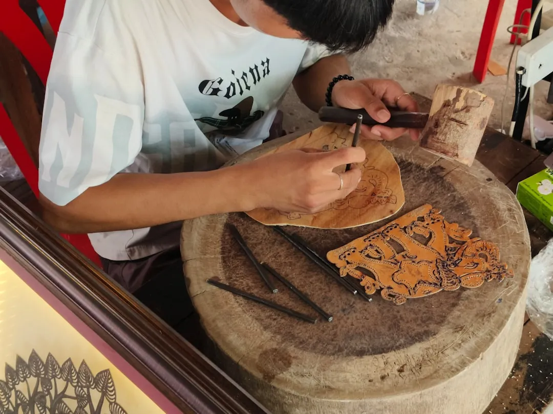 根雕艺术与木雕工艺的选材差异及适用场景分析正文配图 1