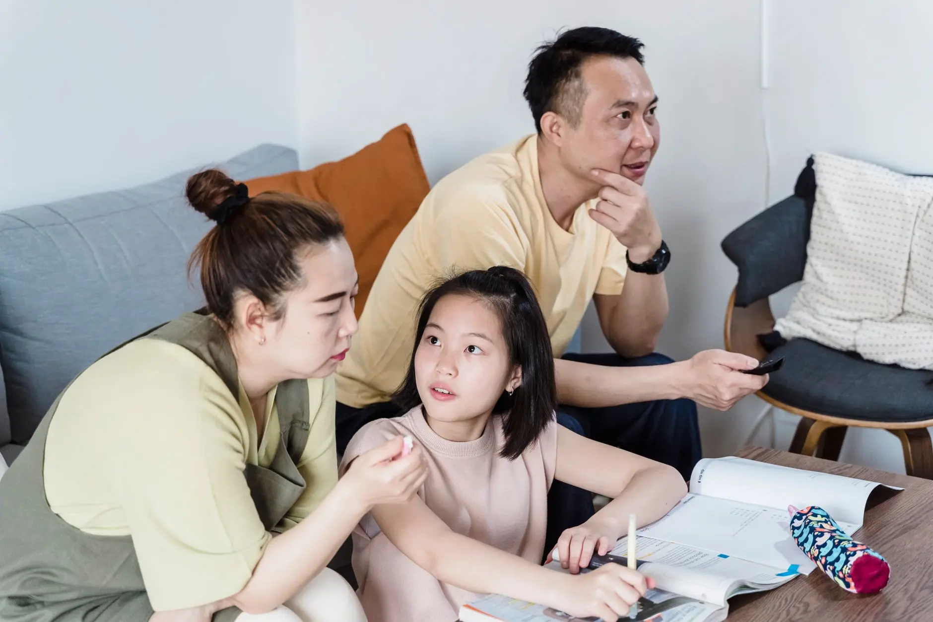 木雕工艺品保养方法对比：蜡饰与漆饰的优劣分析